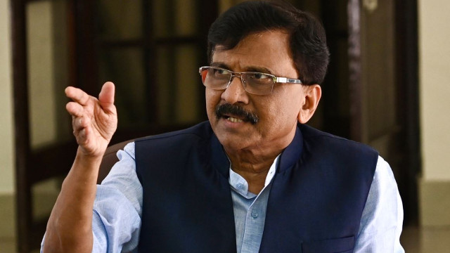 ‘పేడలో పుట్టిన పురుగులు మళ్లీ అక్కడికే వెళ్లాయి’.. రెబల్ ఎంపీలపై రౌత్ ఘాటు వ్యాఖ్యలు!