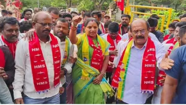 నిరాహార దీక్ష చేస్తా: కాంగ్రెస్ ప్రభుత్వానికి కవిత వార్నింగ్