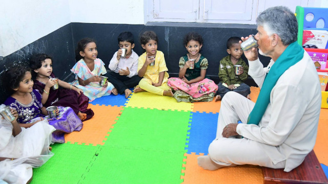 చిన్నారులతో కలిసి రాగి జావ తాగిన సీఎం చంద్రబాబు.. ఫొటోలు ఇవిగో!