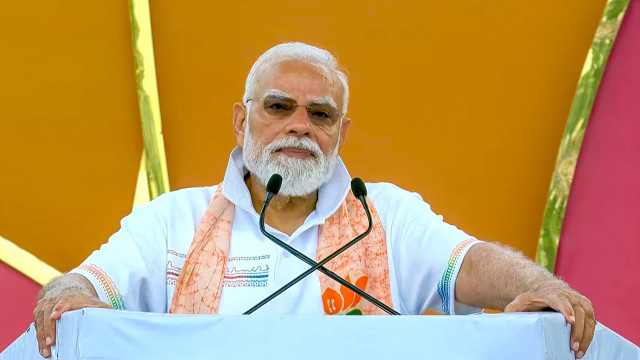 నీట్ విద్యార్థులకు ఇబ్బంది కలగకూడదని... ఎయిర్ పోర్టులో ప్రధాని మోదీ గంట సేపు వెయిటింగ్!