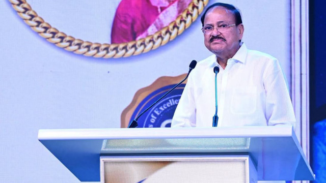 బసవతారకం ఆసుపత్రి ఆ స్ఫూర్తితోనే పనిచేస్తోంది: వెంకయ్యనాయుడు