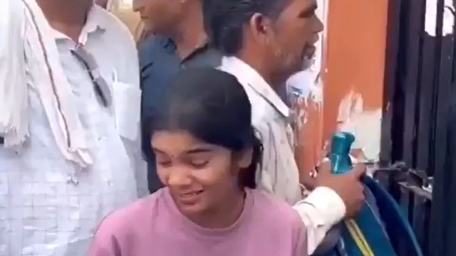కాంగ్రెస్ ర్యాలీ ఎఫెక్ట్.. నీట్ పరీక్షకు హాజరుకాలేక విద్యార్థుల కన్నీళ్లు!