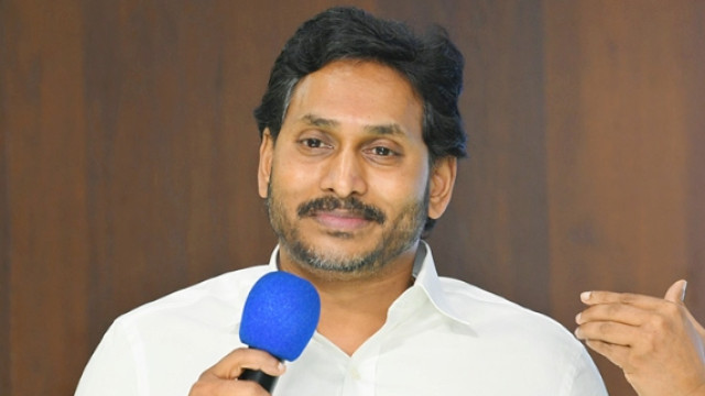 రేపు పులివెందులకు వెళుతున్న జగన్.. ప్రజలను నేరుగా కలవనున్న వైసీపీ అధినేత