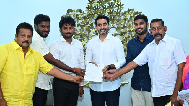 ఓటర్ల జాబితా ప్రత్యేక సవరణ ప్రక్రియలో పాల్గొన్న మంత్రి నారా లోకేశ్