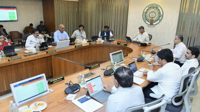 ఉద్యోగులపై వరాల జల్లు.. భారీ పెట్టుబడులకు ఆమోదం... ఏపీ క్యాబినెట్ కీలక నిర్ణయాలు