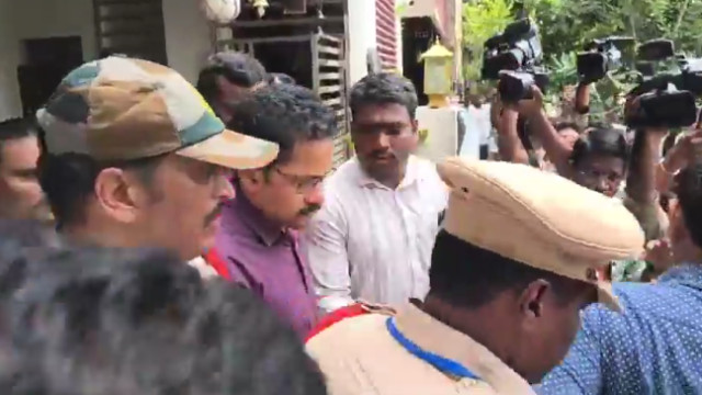 విజయవాడలో సీఐ నాగరాజును అదుపులోకి తీసుకున్న సిట్ అధికారులు