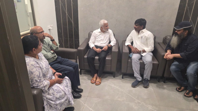 ముద్రగడను పరామర్శించేందుకు ఆసుపత్రికి వెళ్లిన విజయసాయిరెడ్డి
