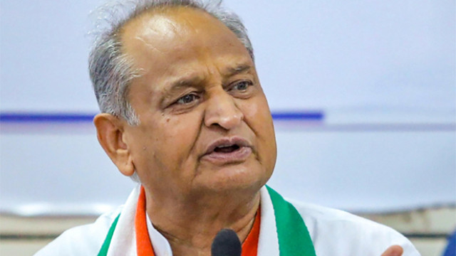 ఎంపీలు, ఎమ్మెల్యేలను పశువుల్లా కొంటున్నారు: అశోక్ గెహ్లాట్