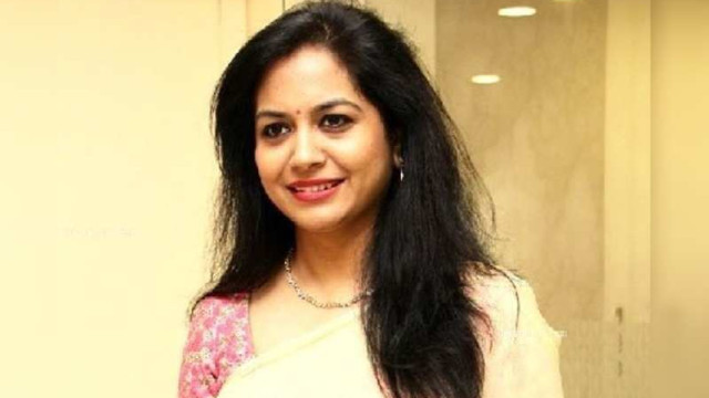 చేతులు వేయడం, చనువు తీసుకోవడం ఇండస్ట్రీలో ప్రతి స్టేజ్‌లోనూ ఉంది: సింగర్ సునీత