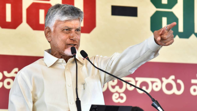 ఓట్ల కోసం తండ్రి సమాధికి పూజలు చేస్తూ, బతికున్న తల్లికి ఆస్తి ఇవ్వక క్షోభ పెడుతున్నాడు: సీఎం చంద్రబాబు