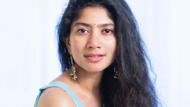 ఇంకో కారు కొనడానికి ముద్దు సీన్లలో నటించాలా?: వ్యక్తిగత విలువలపై సాయి పల్లవి సంచలన వ్యాఖ్యలు
