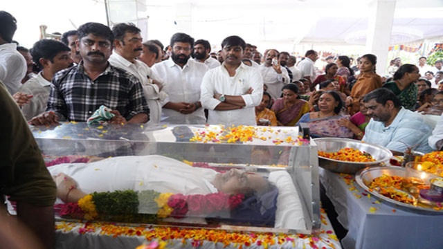 Mudragada Padmanabham family rejects state honors for funeral in sensational decision
