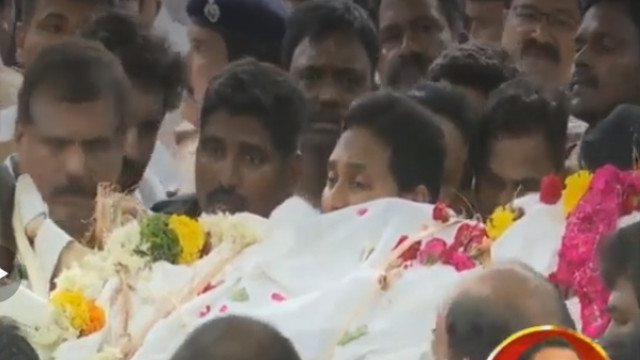 Mudragada Padmanabham funeral YS Jagan pays final tributes