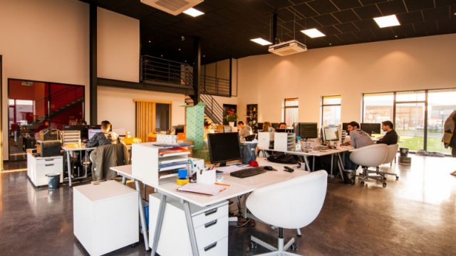Habits that are damaging your career in the office without you knowing