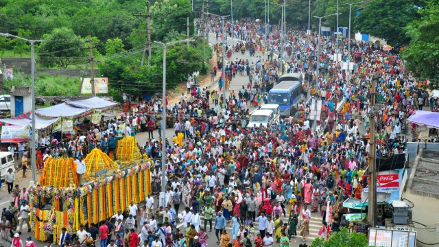 Simhachalam crowded with devotees for the grand 32 km Giri Pradakshina festival