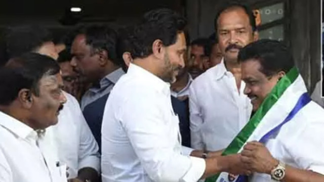 TDP leader joins YSRCP in the presence of Jagan