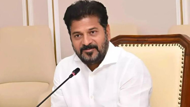 Revanth Reddy and Bhatti Vikramarka emergency meeting over Konda Surekha issue
