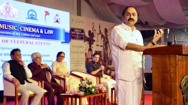 మోహన్‌లాల్, విజయ్ కంటే నేనే మంచి డ్యాన్సర్: తన ఏఐ డ్యాన్స్ వీడియోపై కేరళ సీఎం సరదా వ్యాఖ్య