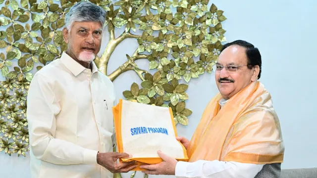 సీఎం చంద్రబాబుతో కేంద్ర మంత్రి జేపీ నడ్డా మర్యాదపూర్వక భేటీ