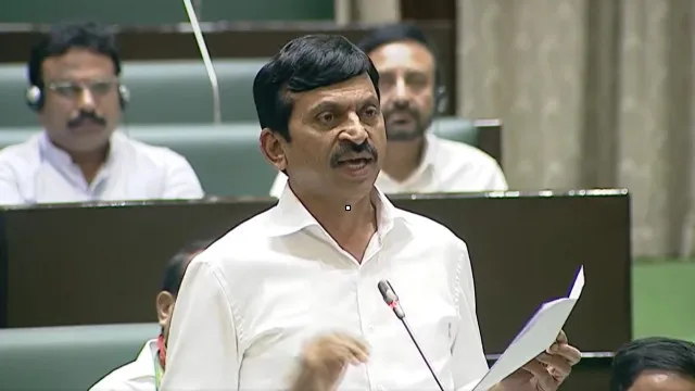 ధరణి పేరుతో బీఆర్ఎస్ భూదందా: మంత్రి పొంగులేటి శ్రీనివాస్ రెడ్డి ధరణి పేరుతో బీఆర్ఎస్ భూదందా: మంత్రి పొంగులేటి శ్రీనివాస్ రెడ్డి