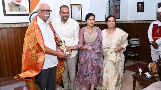 గోవా వెళ్లి అశోక్ గజపతిరాజు ఆశీస్సులు అందుకున్న చిన్న శ్రీను