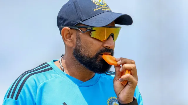 షమీ వయసుపై చర్చ.. కోహ్లీ, రోహిత్‌లను చూపిస్తూ చోప్రా కౌంటర్