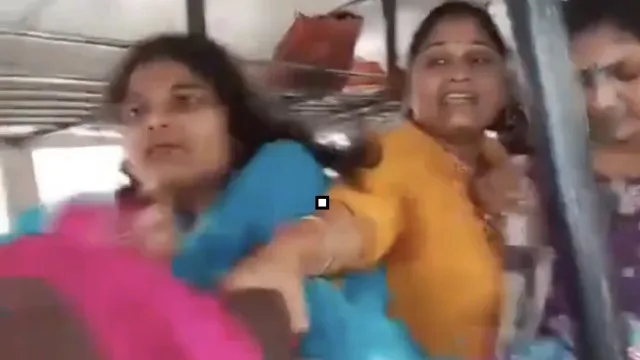 ఆర్టీసీ బస్సులో సీట్ల కోసం మహిళల కొట్లాట.. వైరల్ అయిన వీడియో