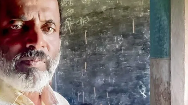 ఒక్క విద్యార్థి కోసం రోజూ 5 కి.మీ. ప్రయాణం.. అడవిలో పాఠాలు చెబుతున్న గురువు