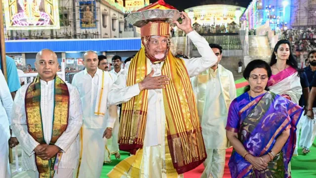 శ్రీవారికి లాంఛనంగా పట్టువస్త్రాలు సమర్పించడం నా అదృష్టం: సీఎం చంద్రబాబు