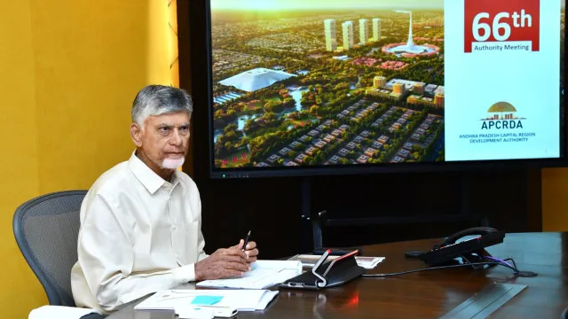 అమరావతిలో మాస్ ట్రాన్స్‌పోర్టేషన్, అసెంబ్లీపై స్పియర్ టవర్: సీఆర్డీఏ సమావేశంలో చంద్రబాబు