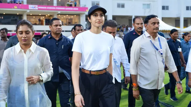 ఏపీ అమ్మాయిలు టీమిండియాలో ఆడాలి: మంత్రి నారా లోకేశ్ ఏపీ అమ్మాయిలు టీమిండియాలో ఆడాలి: మంత్రి నారా లోకేశ్