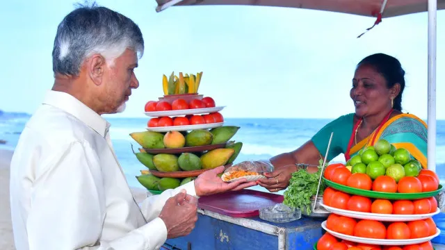 విశాఖ బీచ్‌లో మిక్చర్ రుచి చూసిన చంద్రబాబు.. ఫొటోలు ఇవిగో!
