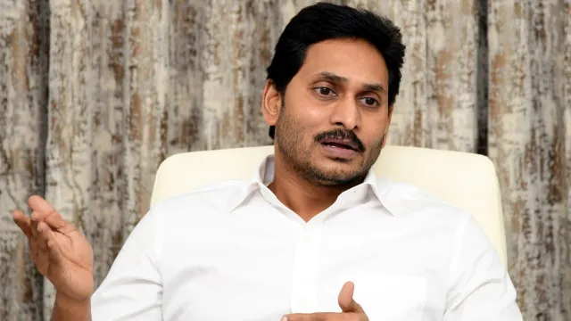 చంద్రబాబు 99 పైసలకే తనకు కావాల్సిన వారికి అత్యంత విలువైన భూములు కేటాయిస్తున్నారు: జగన్