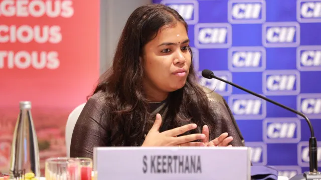 సీఎం విజయ్ లండన్ పర్యటన.. 'రుతుస్రావం' ప్రచారాన్ని ఖండించిన మంత్రి కీర్తన