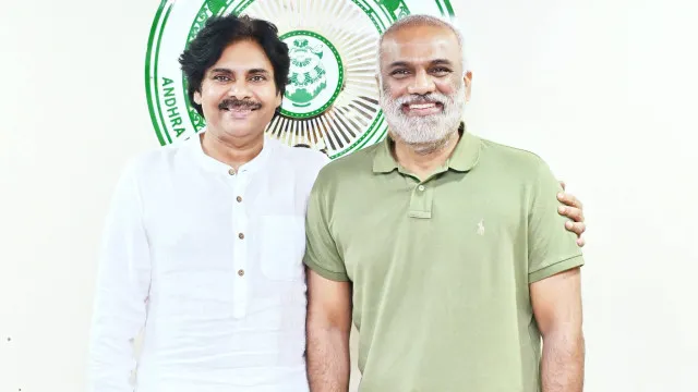 పవన్ కల్యాణ్‌తో వంగవీటి రాధాకృష్ణ ఆత్మీయ భేటీ