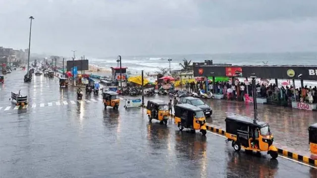 ఏపీలో వాన బీభత్సం.. పొంగిపొర్లుతున్న వాగులు, వంకలు ఏపీలో వాన బీభత్సం.. పొంగిపొర్లుతున్న వాగులు, వంకలు