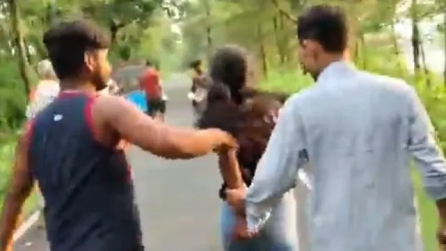 బిహార్‌లో మరో యువతికి వేధింపులు.. వీడియో వైరల్‌.. ఐదుగురు అదుపులోకి!