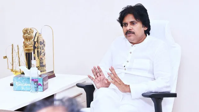 కాకినాడ జిల్లాలో కుండపోత వర్షాలు.. అధికారులకు పవన్ కల్యాణ్ కీలక ఆదేశాలు కాకినాడ జిల్లాలో కుండపోత వర్షాలు.. అధికారులకు పవన్ కల్యాణ్ కీలక ఆదేశాలు