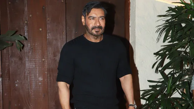 అజయ్ దేవ్‌గ‌ణ్‌ బంగ్లాలో సెలూన్, స్పా.. బీఎంసీ నోటీసులు