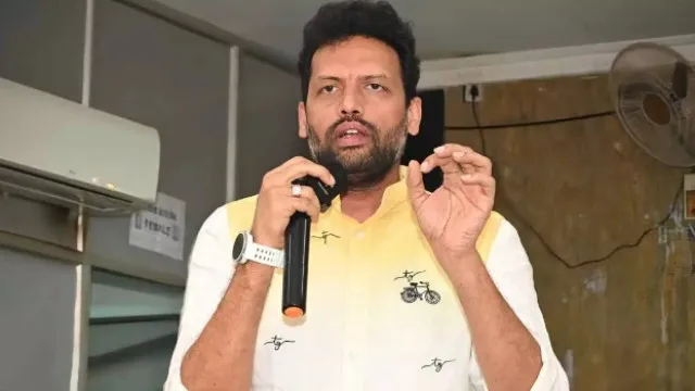 పోలీసు యూనిఫాం గౌరవాన్ని, డిపార్ట్‌మెంట్ ప్రతిష్ఠను కాపాడాలి: టీజీ భరత్