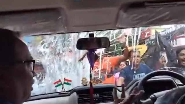 మమతా బెనర్జీ పార్టీ ఎమ్మెల్యే కారుపై రాళ్లు, కోడిగుడ్లతో దాడి