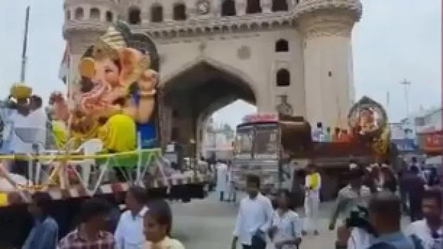 మతసామరస్యానికి ప్రతీక.. గణపతి ఊరేగింపులో 'భర్ దో ఝోలీ'