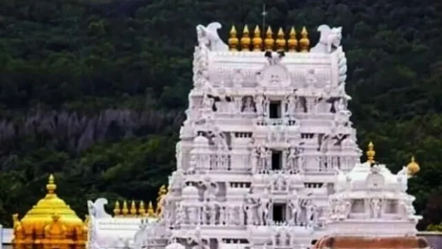 తిరుమల కొండపై వెల్లువెత్తిన భక్తులు.. నిండిపోయిన క్యూ కాంప్లెక్స్
