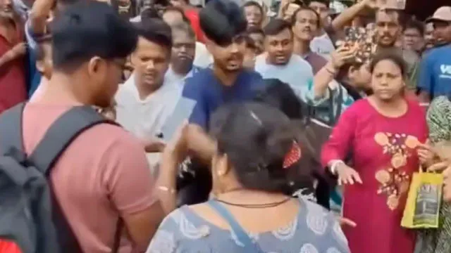 బెంగాల్‌లో ‘అన్నపూర్ణ’ పథకంపై రగడ.. డబ్బుల కోసం రోడ్డెక్కిన మహిళలు