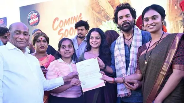 ‘ఓ నా సిద్ధయ్య’ జాబ్ మేళాలో వైష్ణవి చైతన్య సందడి.. 300 మంది డ్రైవర్లకు బీమా – general ‘ఓ నా సిద్ధయ్య’ జాబ్ మేళాలో వైష్ణవి చైతన్య సందడి.. 300 మంది డ్రైవర్లకు బీమా – general