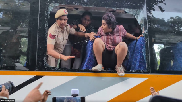 Woman activist snatches police bus keys at Jantar Mantar tension prevails