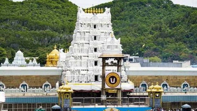 Tirumala Heavy Rush Of Devotees Increases Wait Time For Darshan