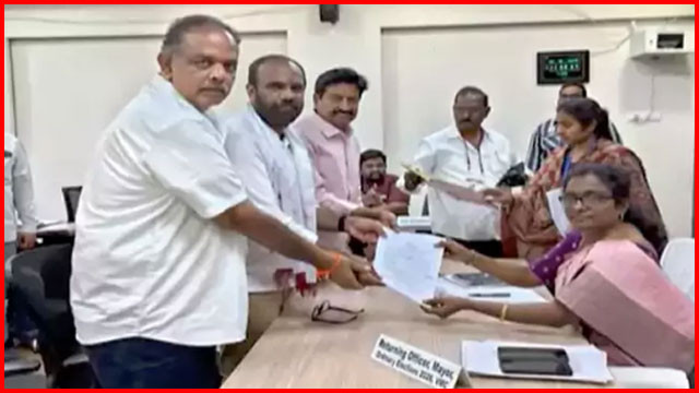 Vangaveeti Radha files nomination as Vijayawada Mayor candidate