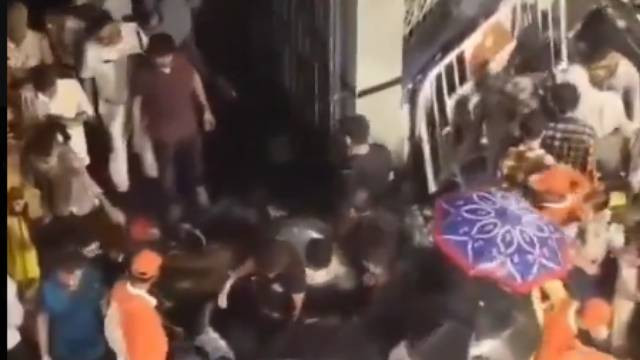 Kolkata Durga Puja tragedy 19 devotees killed in stampede