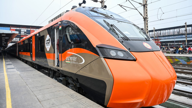 Vande Bharat Speed Indigenous Train Runs at 180 kmph